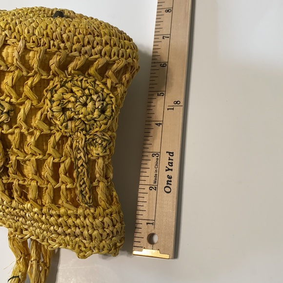 Small Yellow Raffia Bag, Zip Closure, 2 Inside Pockets & 1 with a Zip Closure - Picture 10 of 11